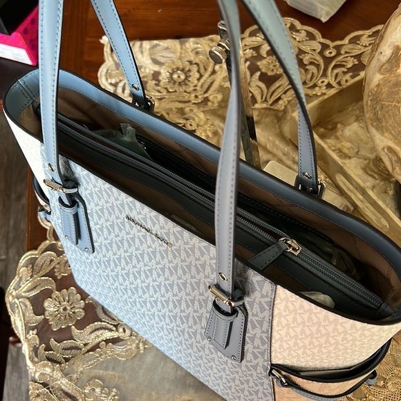 Michael Kors signature logo tote bag - Picture 4 of 12